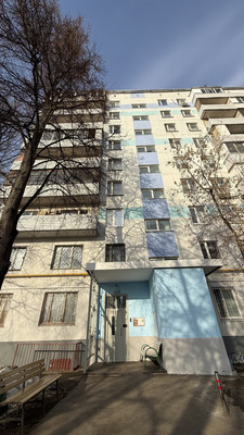 Продам трехкомнатную (3-комн.) квартиру, Очаковское ш, 17к2, Москва г