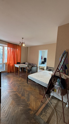 Продам трехкомнатную (3-комн.) квартиру, Очаковское ш, 17к2, Москва г