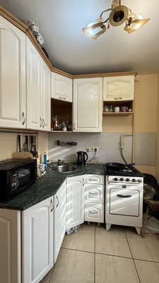 Продам трехкомнатную (3-комн.) квартиру, Очаковское ш, 17к2, Москва г