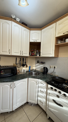 Продам трехкомнатную (3-комн.) квартиру, Очаковское ш, 17к2, Москва г