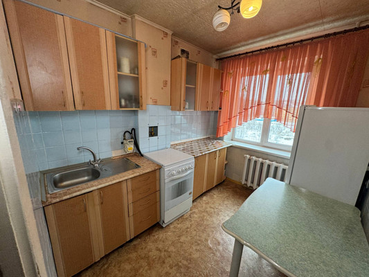 Продам трехкомнатную (3-комн.) квартиру, Юбилейная ул, 8, Комсомольск-на-Амуре г