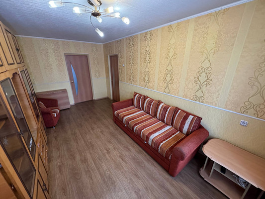 Продам трехкомнатную (3-комн.) квартиру, Юбилейная ул, 8, Комсомольск-на-Амуре г