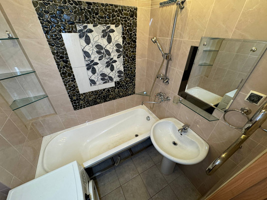 Продам трехкомнатную (3-комн.) квартиру, Юбилейная ул, 8, Комсомольск-на-Амуре г