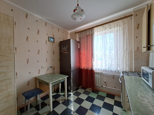 Продам двухкомнатную (2-комн.) квартиру, Маршала Кошевого ул, 30, Волгодонск г