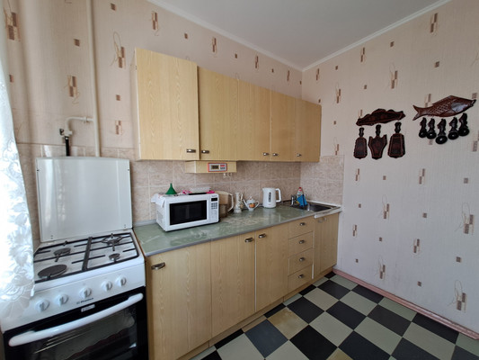 Продам двухкомнатную (2-комн.) квартиру, Маршала Кошевого ул, 30, Волгодонск г