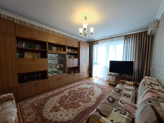 Продам двухкомнатную (2-комн.) квартиру, Маршала Кошевого ул, 30, Волгодонск г