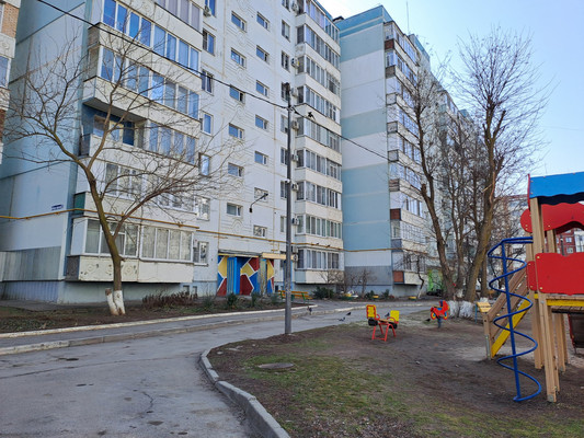 Продам двухкомнатную (2-комн.) квартиру, Маршала Кошевого ул, 30, Волгодонск г