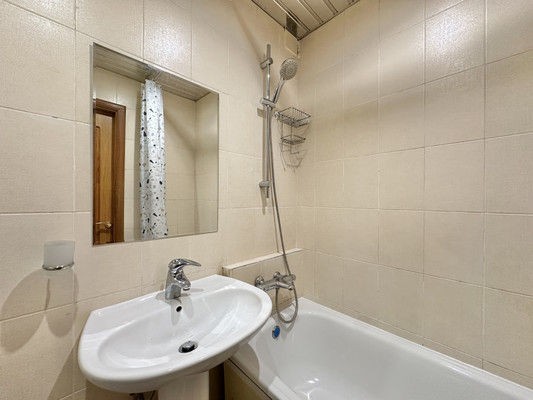 Продам однокомнатную (1-комн.) квартиру, Космонавтов пр-кт, 27к1, Санкт-Петербург г