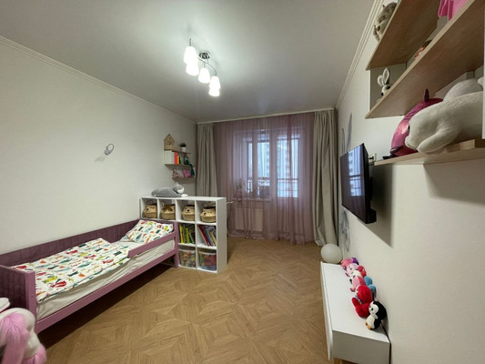 Продам трехкомнатную (3-комн.) квартиру, Комсомольская ул, 15, Уфа г