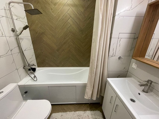 Продам трехкомнатную (3-комн.) квартиру, Комсомольская ул, 15, Уфа г