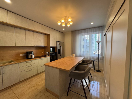 Продам трехкомнатную (3-комн.) квартиру, Комсомольская ул, 15, Уфа г