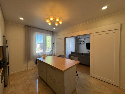 Продам трехкомнатную (3-комн.) квартиру, Комсомольская ул, 15, Уфа г