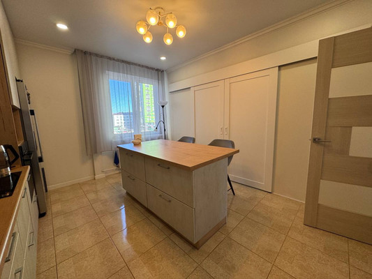 Продам трехкомнатную (3-комн.) квартиру, Комсомольская ул, 15, Уфа г