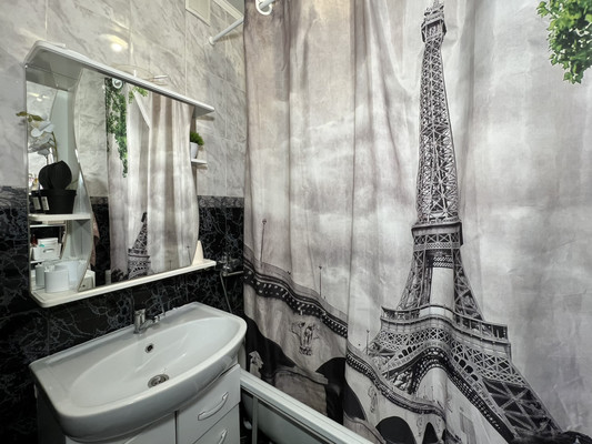 Продам двухкомнатную (2-комн.) квартиру, Ленина ул, 124, Волгодонск г