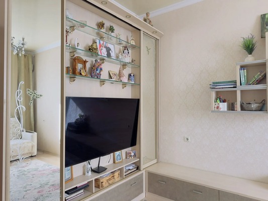 Продам двухкомнатную (2-комн.) квартиру, Орджоникидзе ул, 42, Загорянский дп