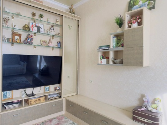 Продам двухкомнатную (2-комн.) квартиру, Орджоникидзе ул, 42, Загорянский дп