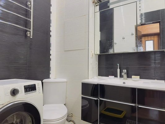 Продам двухкомнатную (2-комн.) квартиру, Орджоникидзе ул, 42, Загорянский дп