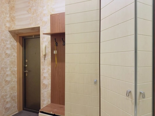 Продам двухкомнатную (2-комн.) квартиру, Орджоникидзе ул, 42, Загорянский дп