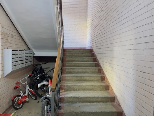 Продам двухкомнатную (2-комн.) квартиру, Орджоникидзе ул, 42, Загорянский дп