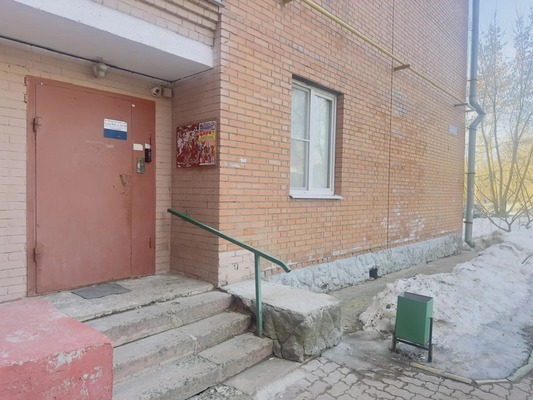 Продам двухкомнатную (2-комн.) квартиру, Орджоникидзе ул, 42, Загорянский дп