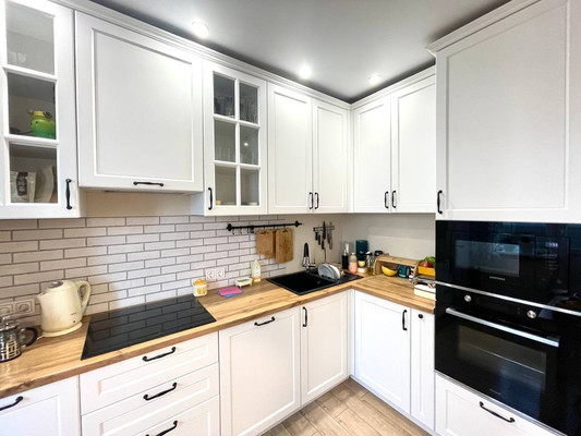 Продам двухкомнатную (2-комн.) квартиру, Никанорова ул, 4, Симферополь г