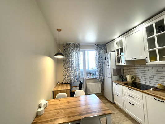 Продам двухкомнатную (2-комн.) квартиру, Никанорова ул, 4, Симферополь г