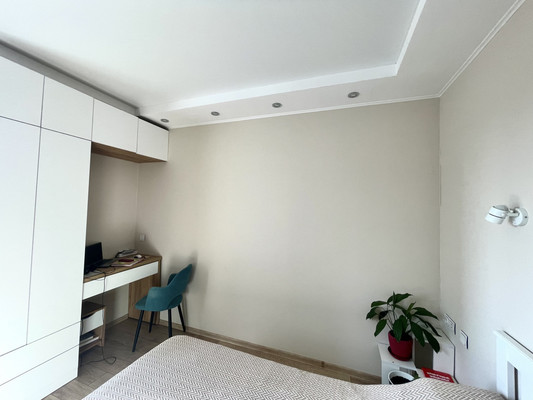 Продам двухкомнатную (2-комн.) квартиру, Никанорова ул, 4, Симферополь г