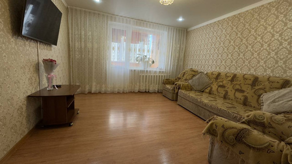 Продам трехкомнатную (3-комн.) квартиру, 24-й мкр, 6, Октябрьский г