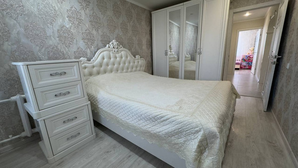 Продам трехкомнатную (3-комн.) квартиру, 24-й мкр, 6, Октябрьский г