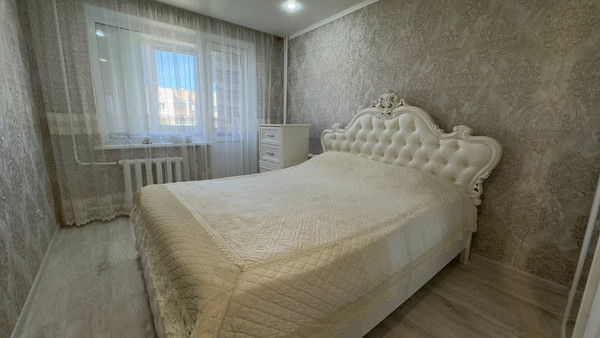 Продам трехкомнатную (3-комн.) квартиру, 24-й мкр, 6, Октябрьский г