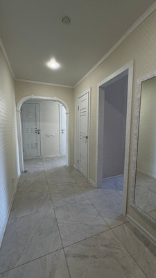 Продам трехкомнатную (3-комн.) квартиру, 24-й мкр, 6, Октябрьский г