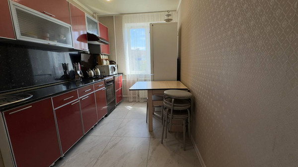 Продам трехкомнатную (3-комн.) квартиру, 24-й мкр, 6, Октябрьский г