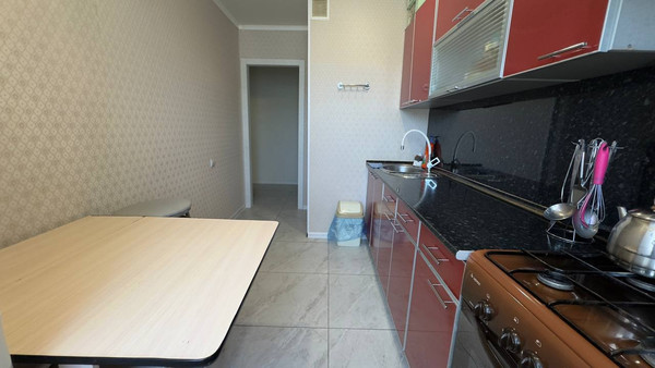 Продам трехкомнатную (3-комн.) квартиру, 24-й мкр, 6, Октябрьский г