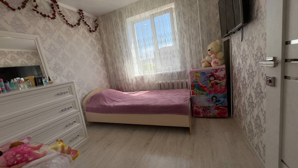 Продам трехкомнатную (3-комн.) квартиру, 24-й мкр, 6, Октябрьский г