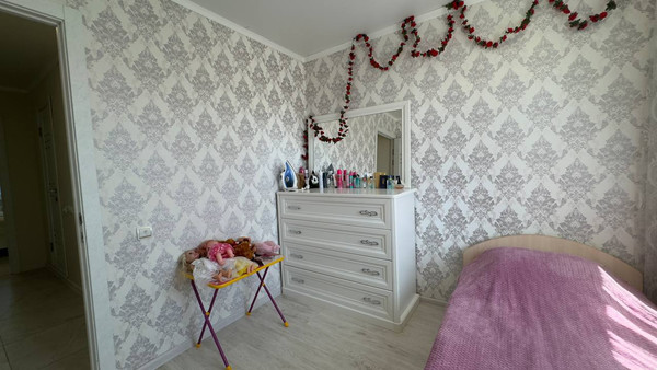 Продам трехкомнатную (3-комн.) квартиру, 24-й мкр, 6, Октябрьский г