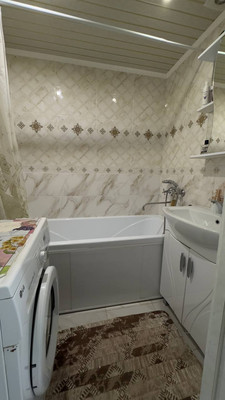 Продам трехкомнатную (3-комн.) квартиру, 24-й мкр, 6, Октябрьский г