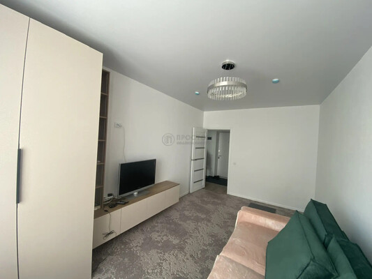 Продам однокомнатную (1-комн.) квартиру, Гренадерская ул, 9к1, Десеновское п