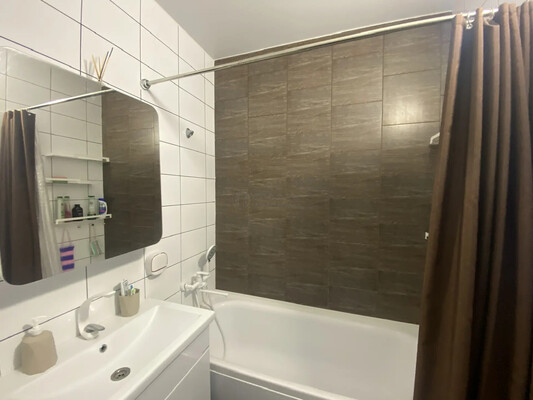 Продам однокомнатную (1-комн.) квартиру, Гренадерская ул, 9к1, Десеновское п