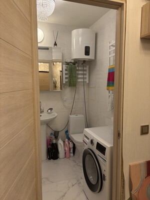 Продам трехкомнатную (3-комн.) квартиру, Гжатская ул, 5к7, Москва г