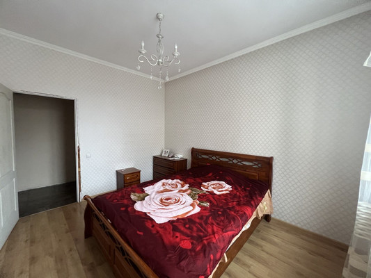 Продам двухкомнатную (2-комн.) квартиру, Поповкина ул, 8а, Симферополь г