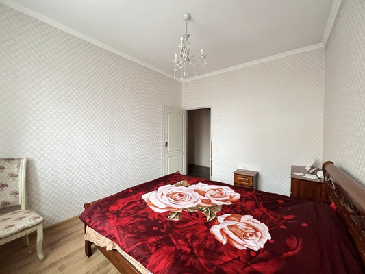 Продам двухкомнатную (2-комн.) квартиру, Поповкина ул, 8а, Симферополь г