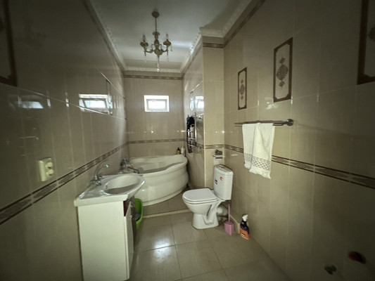 Продам двухкомнатную (2-комн.) квартиру, Поповкина ул, 8а, Симферополь г