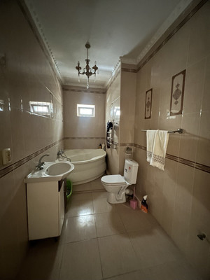 Продам двухкомнатную (2-комн.) квартиру, Поповкина ул, 8а, Симферополь г