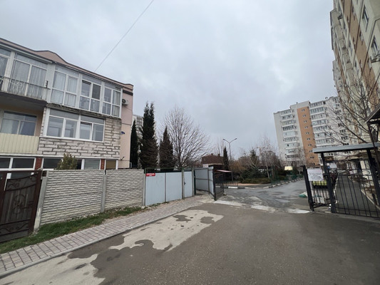 Продам двухкомнатную (2-комн.) квартиру, Поповкина ул, 8а, Симферополь г