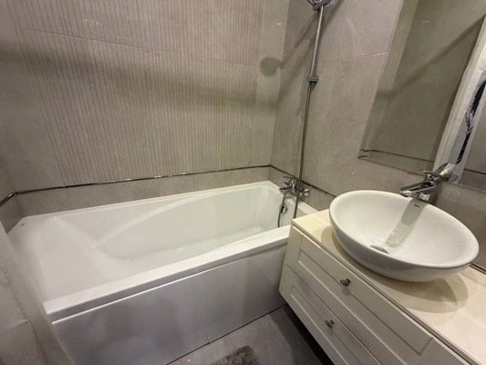 Продам трехкомнатную (3-комн.) квартиру, Победы пр-кт, 82, Симферополь г