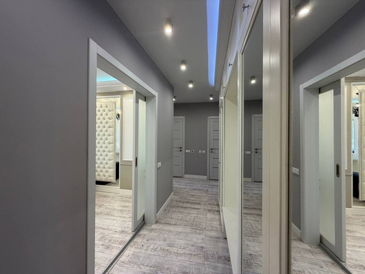 Продам трехкомнатную (3-комн.) квартиру, Победы пр-кт, 82, Симферополь г