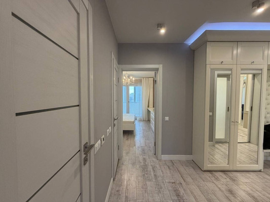 Продам трехкомнатную (3-комн.) квартиру, Победы пр-кт, 82, Симферополь г