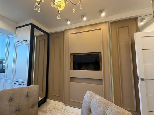 Продам трехкомнатную (3-комн.) квартиру, Победы пр-кт, 82, Симферополь г