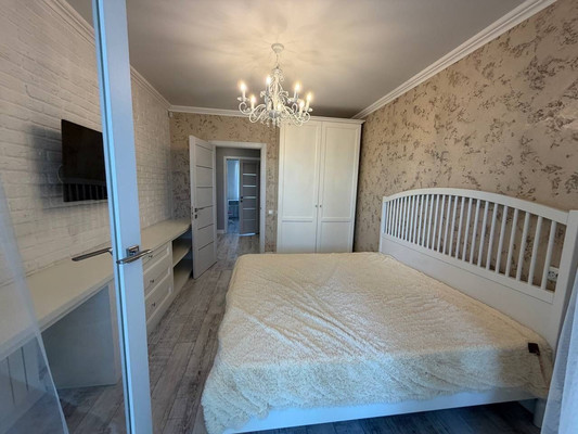 Продам трехкомнатную (3-комн.) квартиру, Победы пр-кт, 82, Симферополь г