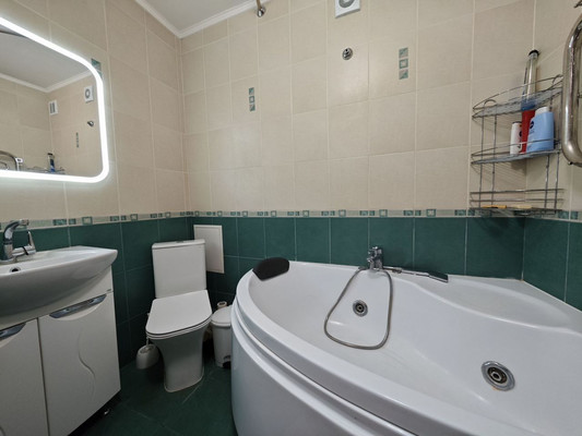 Продам двухкомнатную (2-комн.) квартиру, Толстого ул, 6, Симферополь г